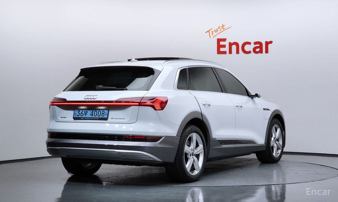  Audi e-tron