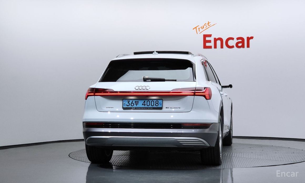  Audi e-tron