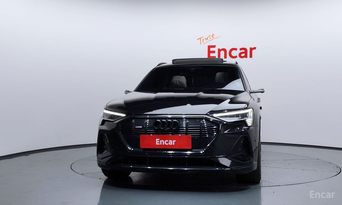  Audi e-tron