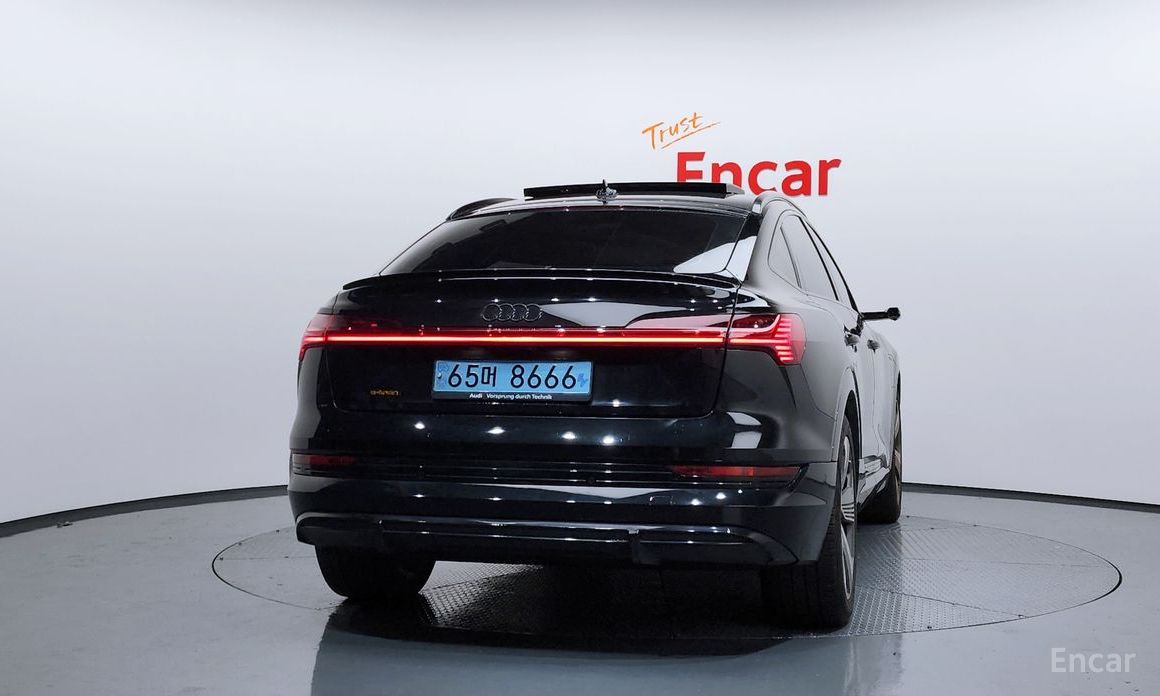  Audi e-tron