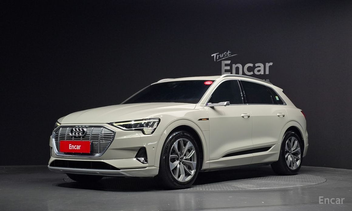  Audi e-tron