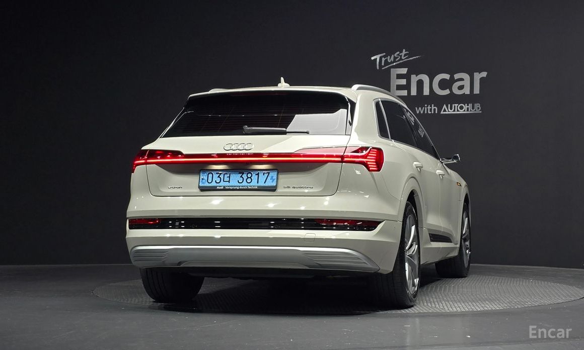  Audi e-tron