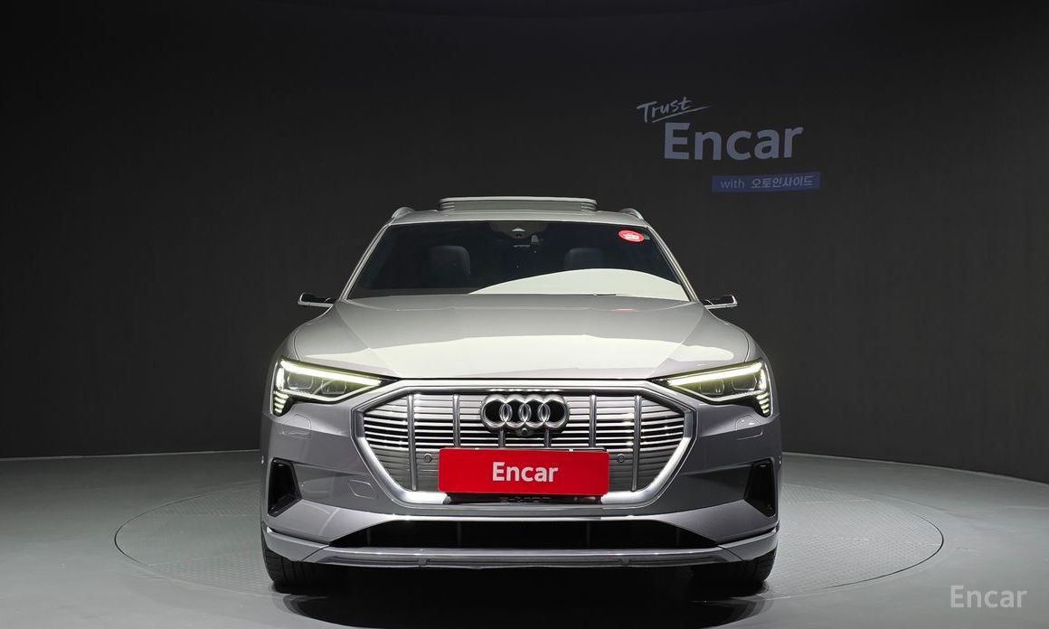  Audi e-tron