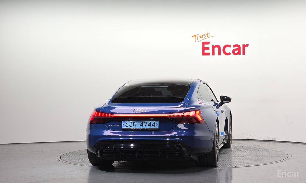  Audi e-tron GT