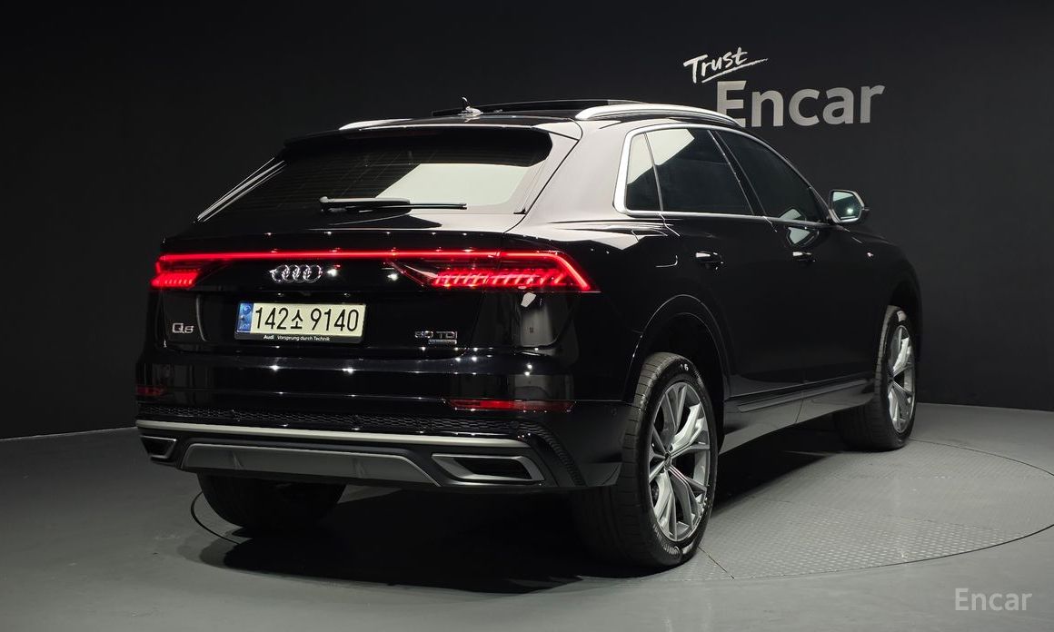  Audi Q8