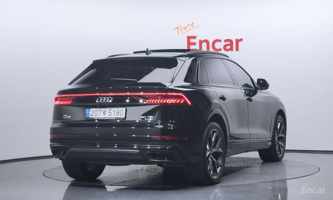  Audi Q8