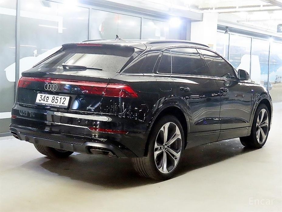  Audi Q8