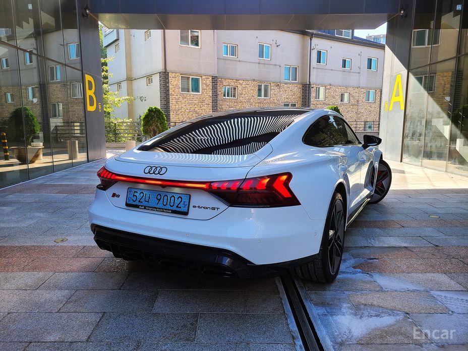  Audi RS e-tron GT