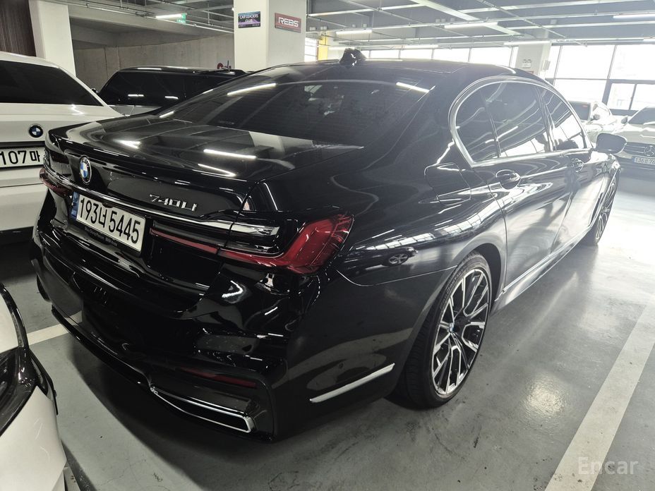  BMW 7-Series