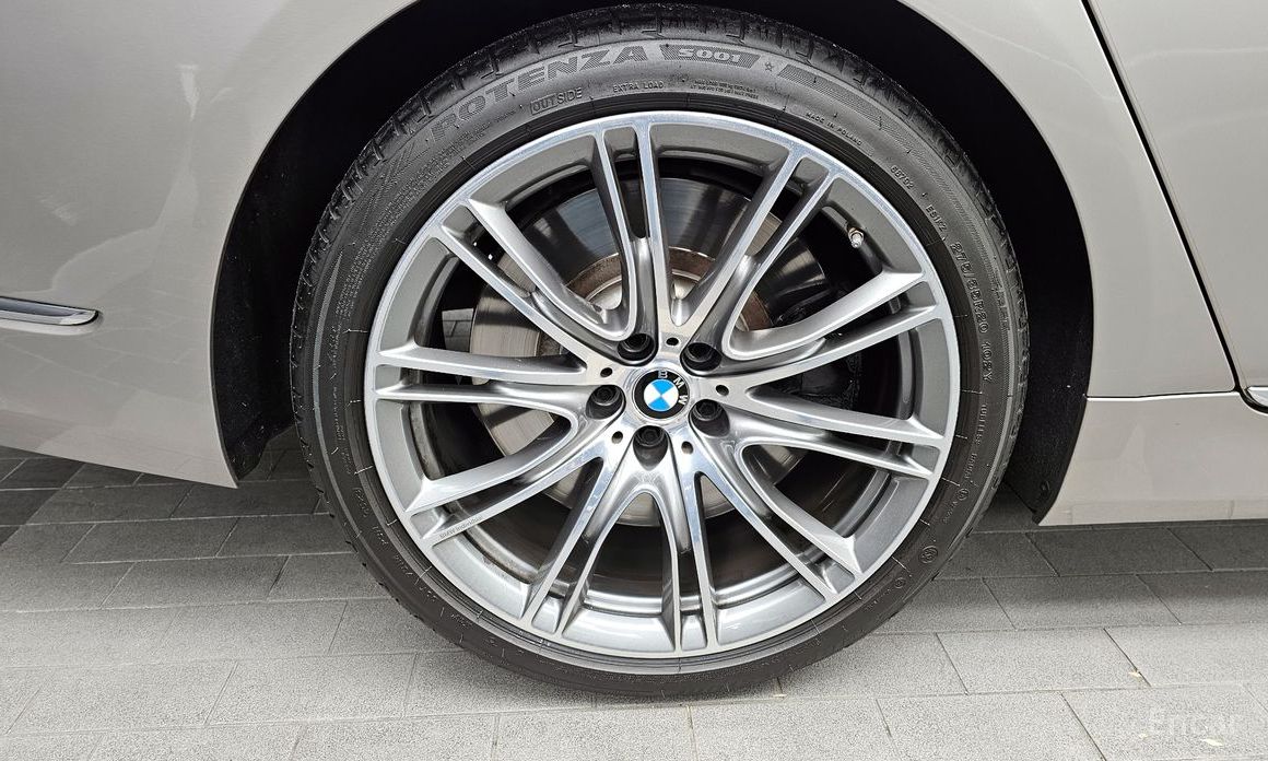  BMW 7-Series