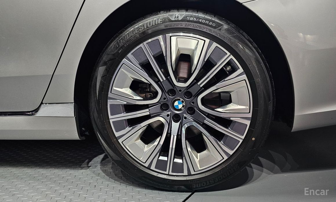  BMW 7-Series