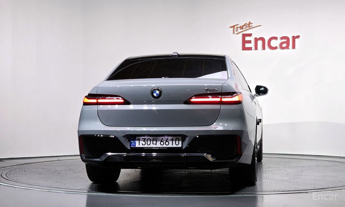  BMW 7-Series