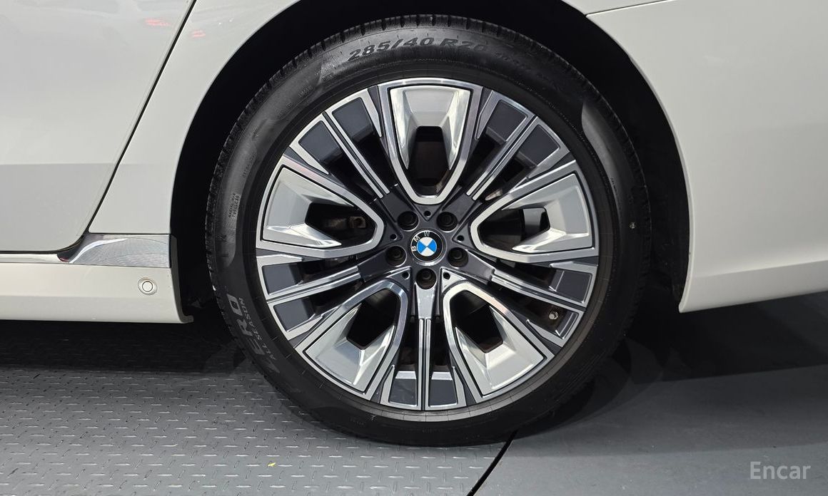  BMW 7-Series