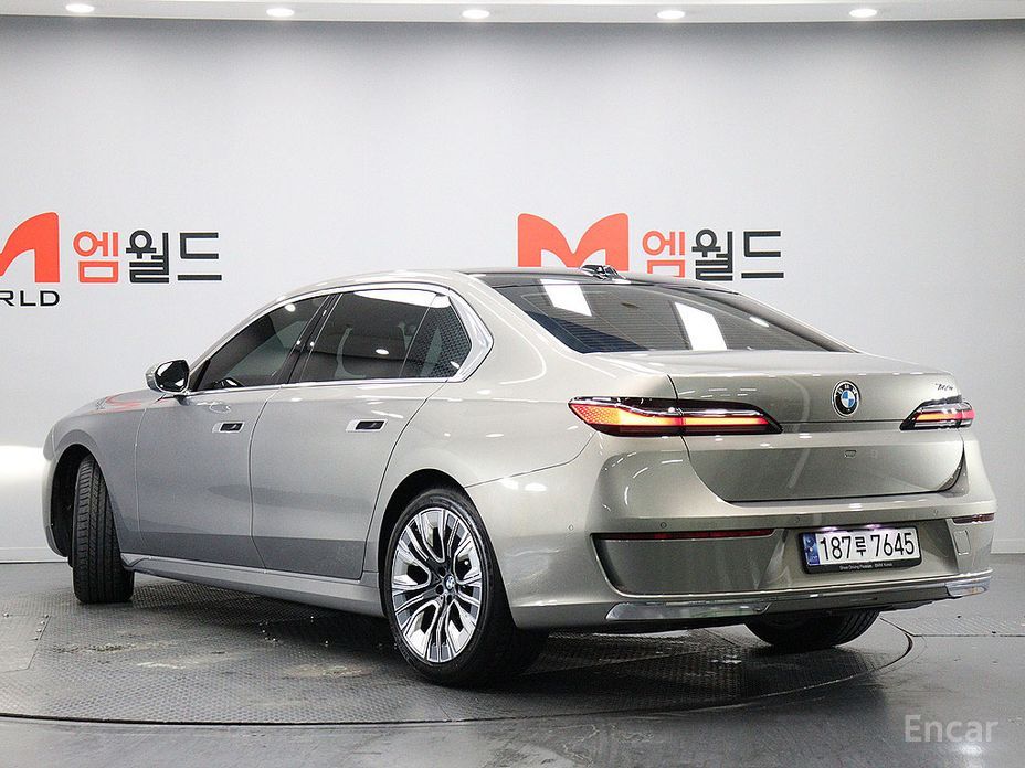  BMW 7-Series