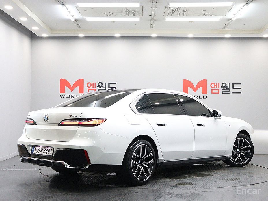  BMW 7-Series
