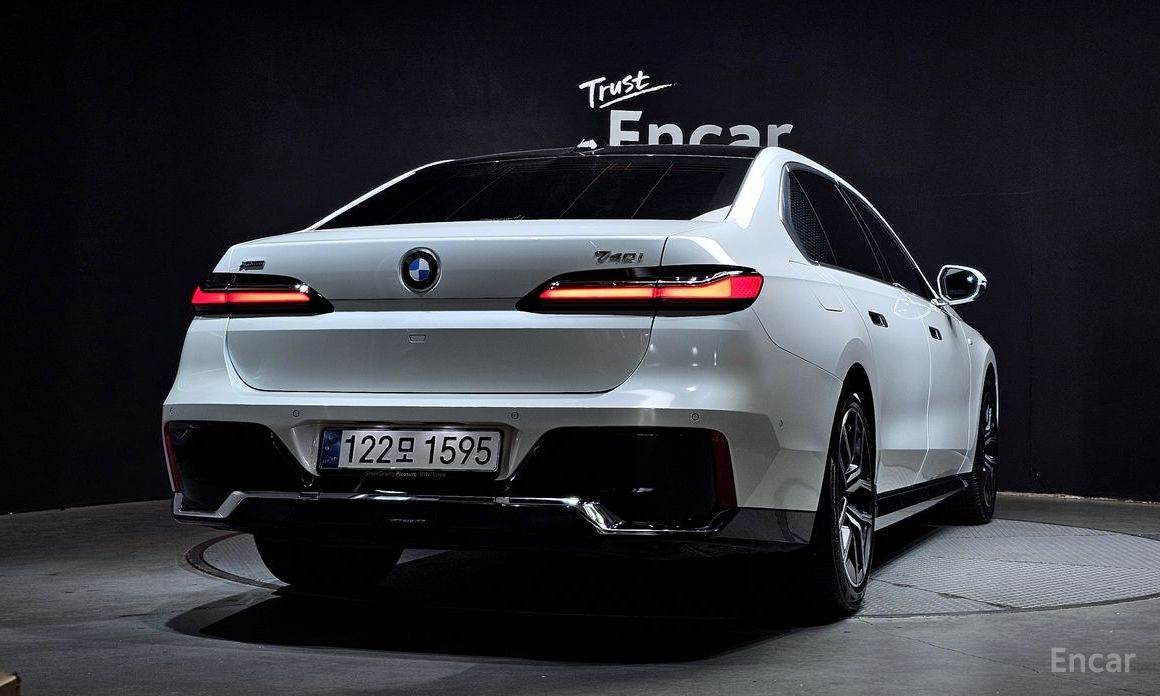  BMW 7-Series