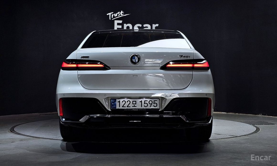  BMW 7-Series