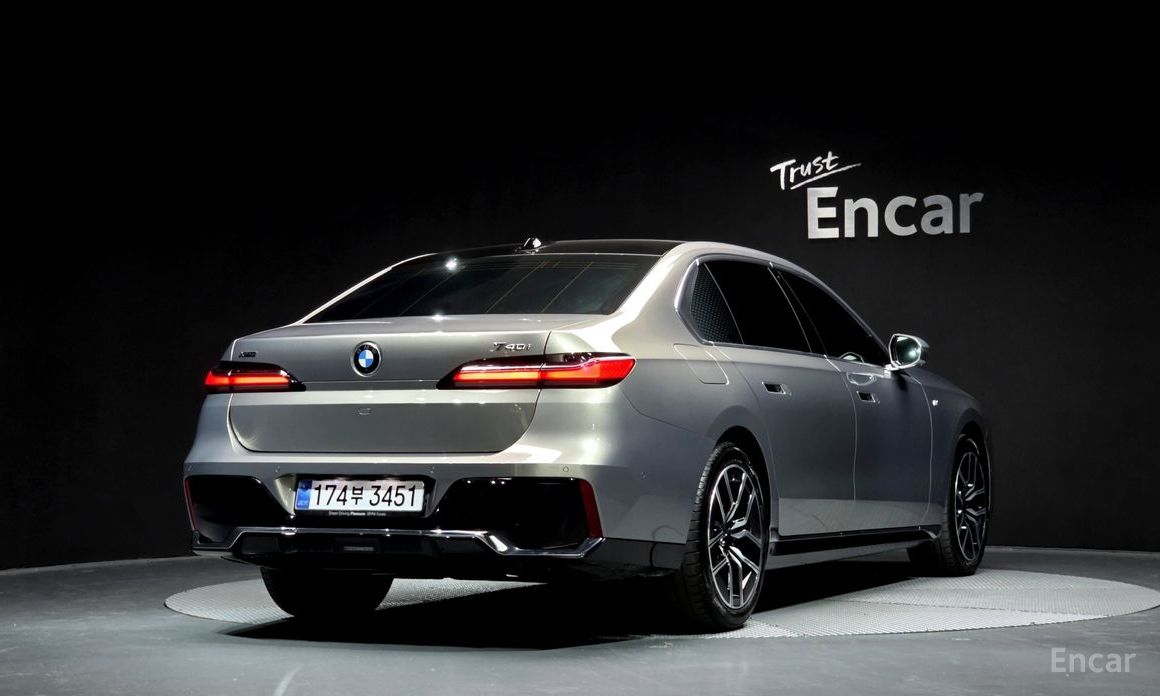  BMW 7-Series