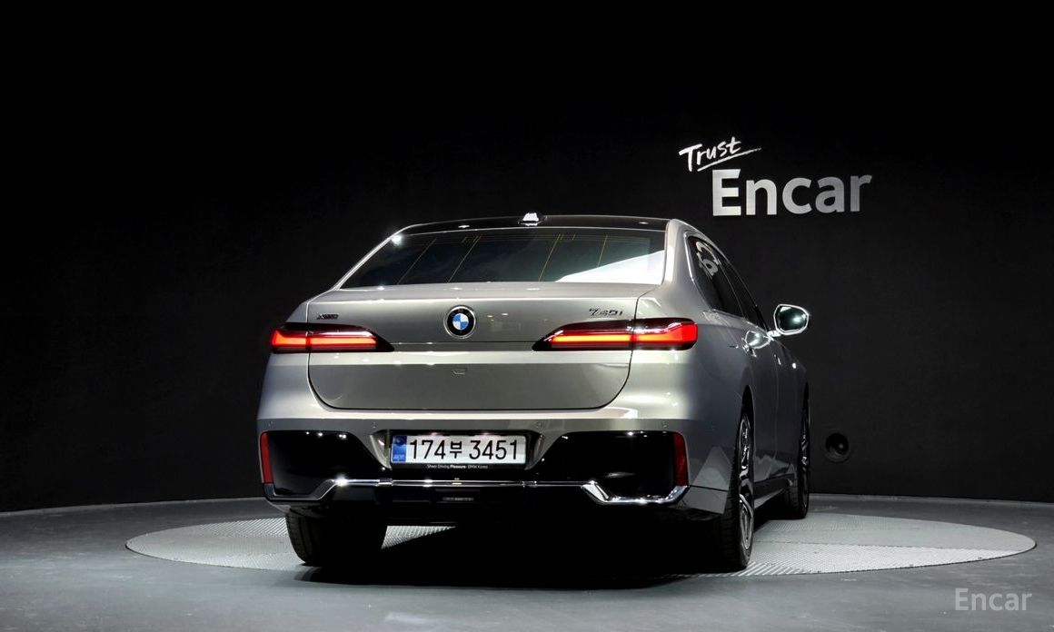  BMW 7-Series