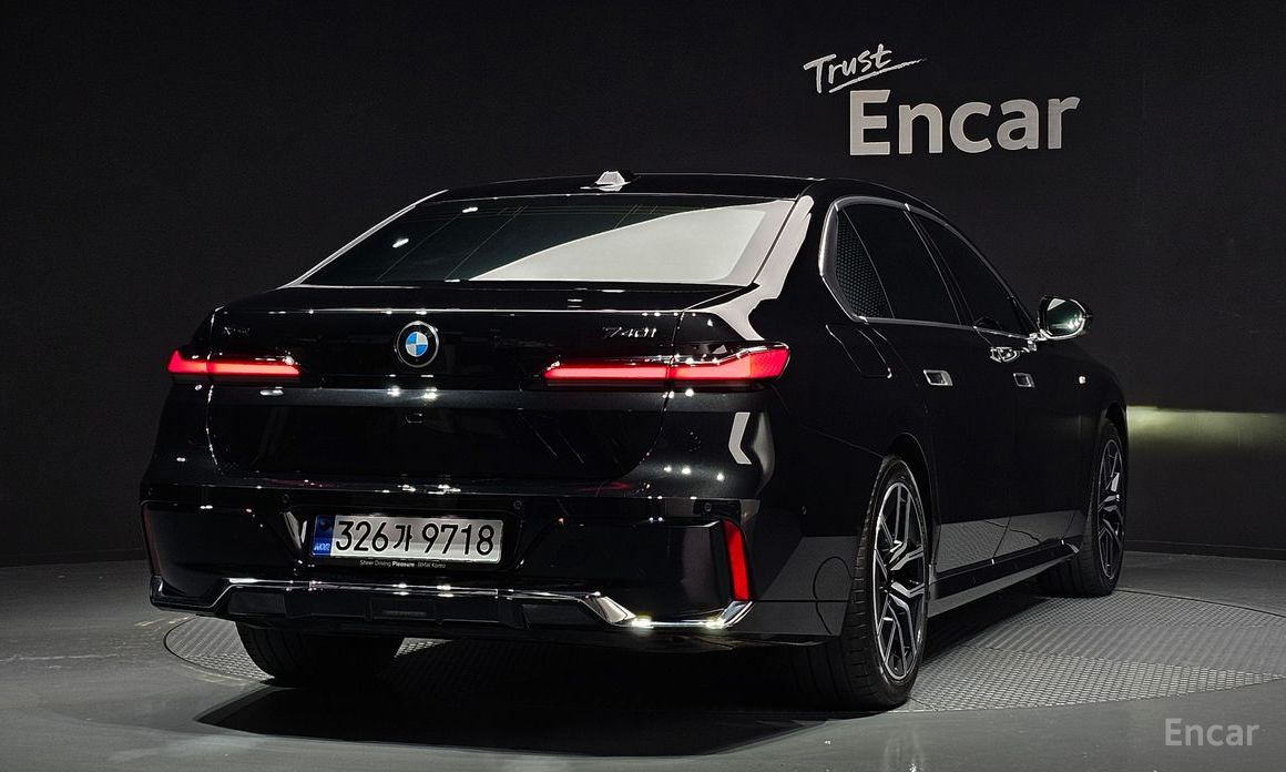  BMW 7-Series