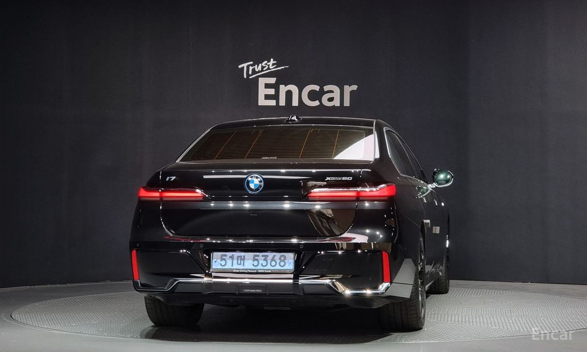  BMW i7