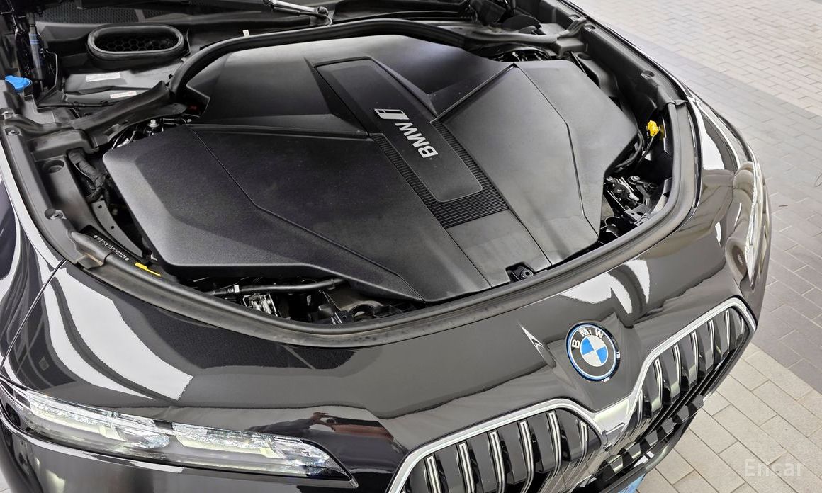  BMW i7
