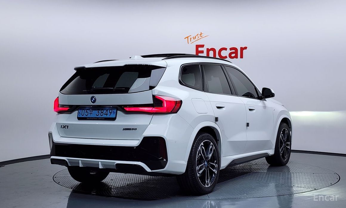  BMW iX1