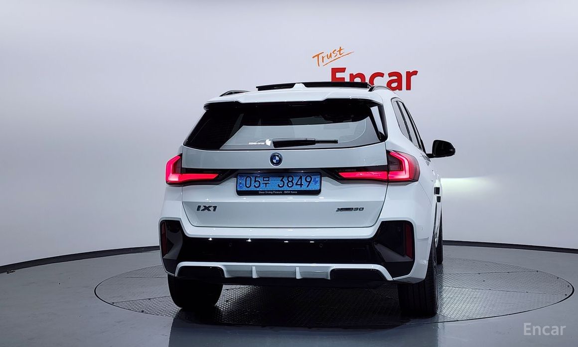  BMW iX1