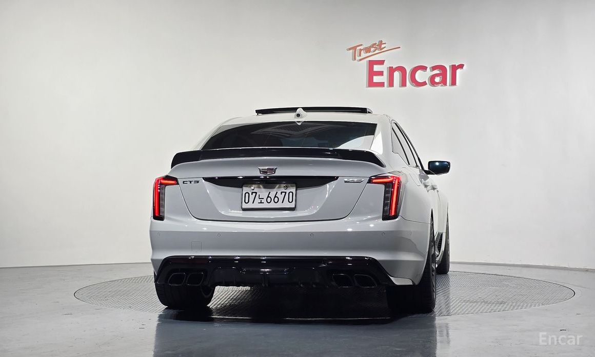  Cadillac CT5-V