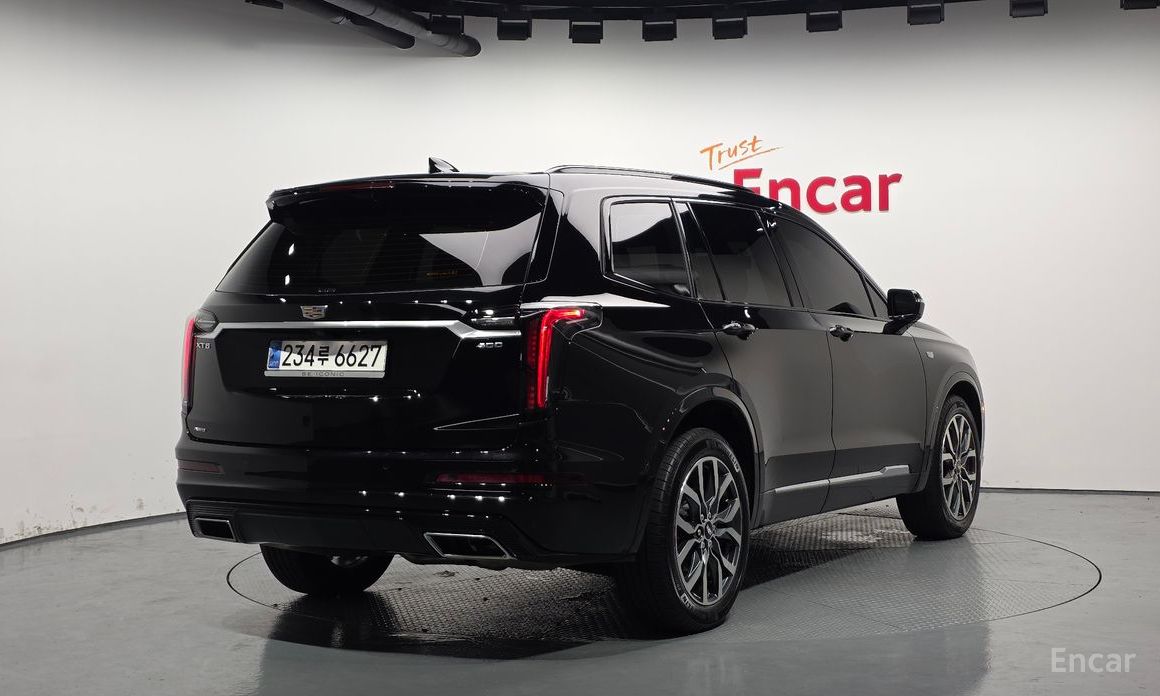  Cadillac XT6