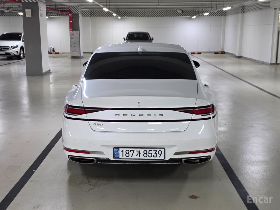  Genesis G90