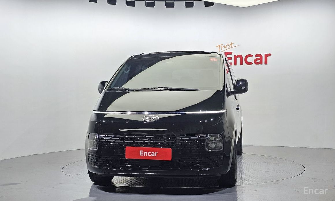  Hyundai Staria
