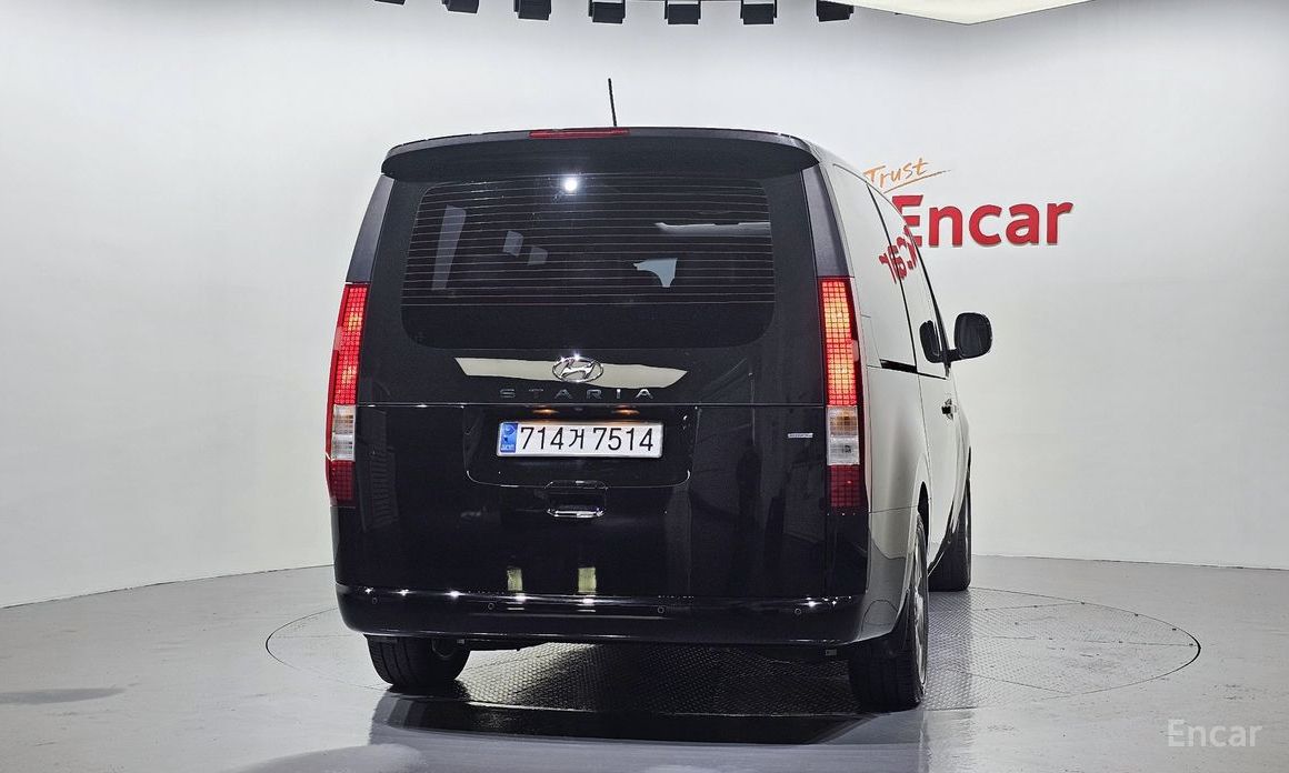  Hyundai Staria