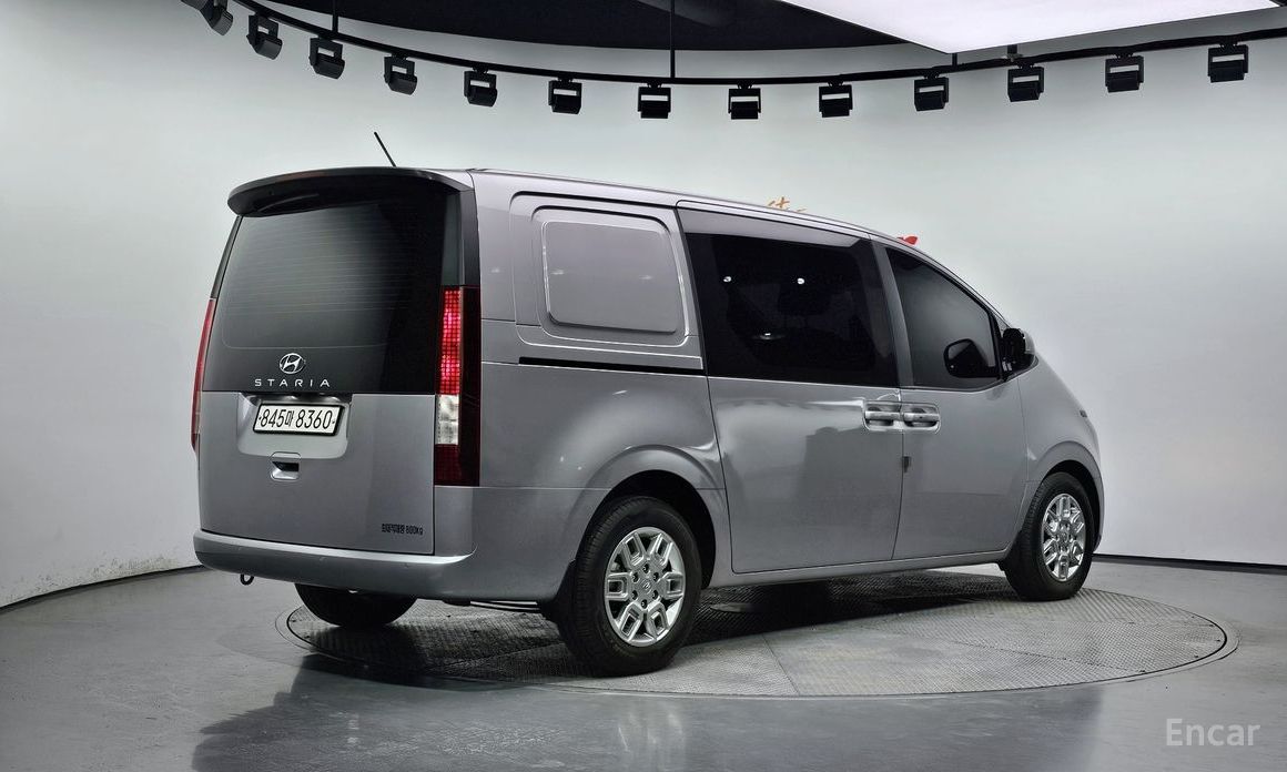  Hyundai Staria