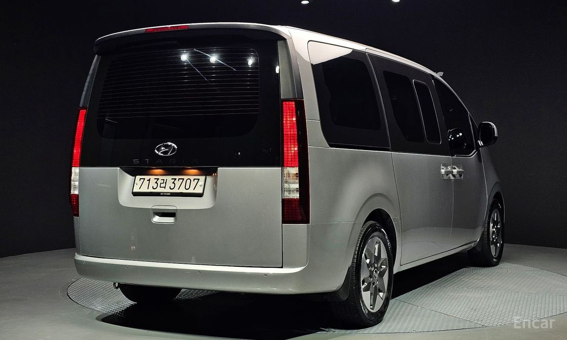  Hyundai Staria