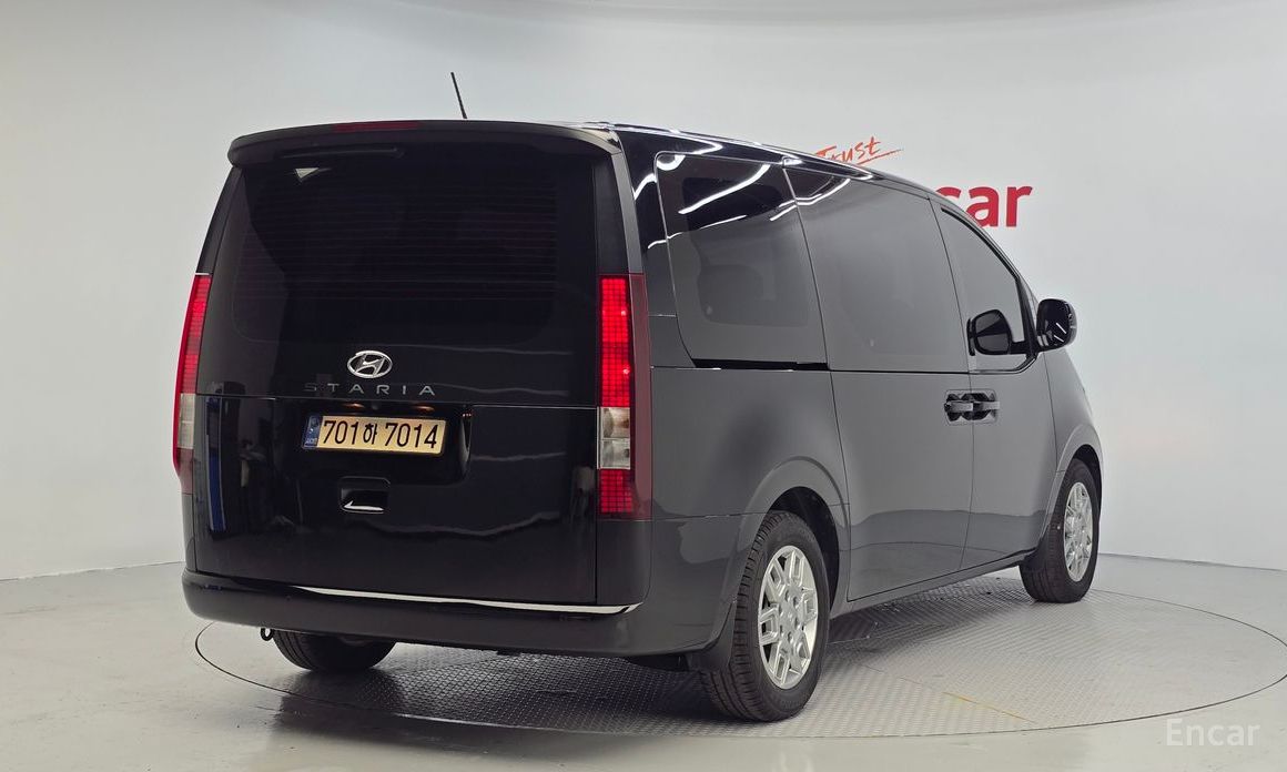  Hyundai Staria