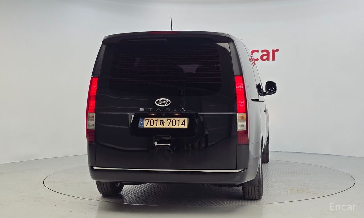  Hyundai Staria