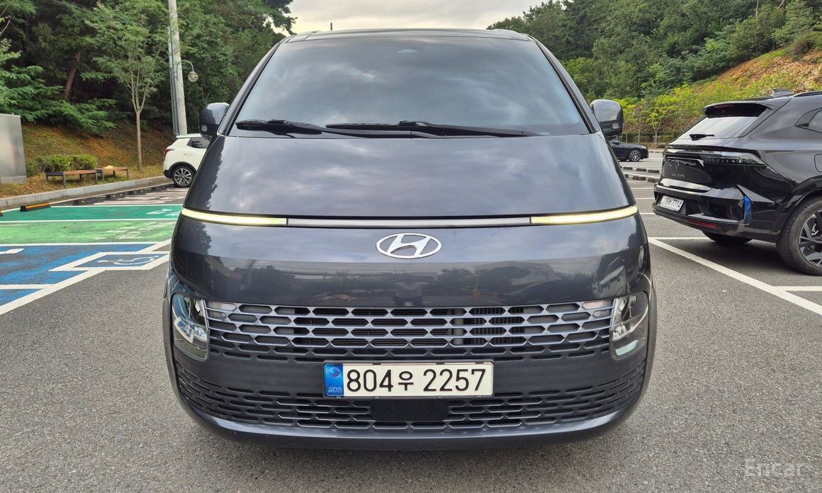  Hyundai Staria