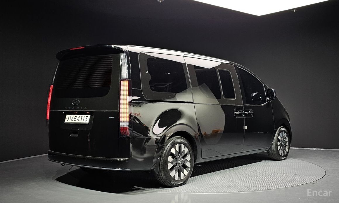  Hyundai Staria