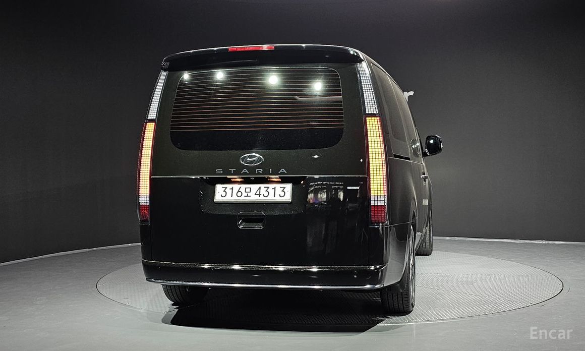  Hyundai Staria