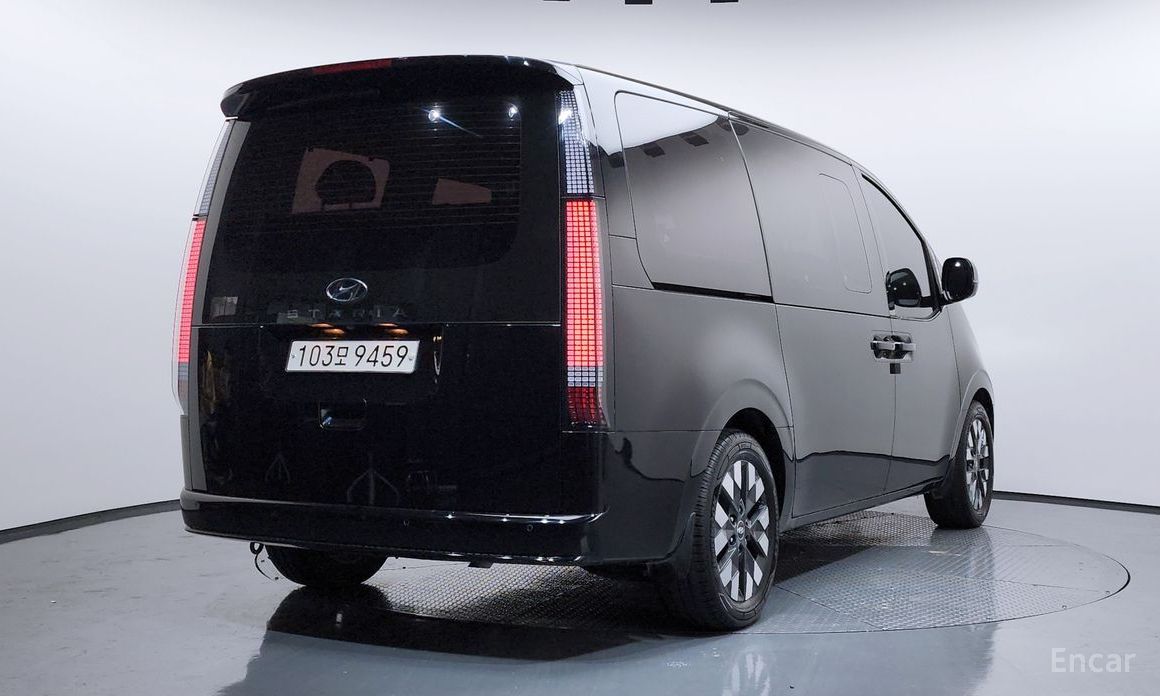  Hyundai Staria