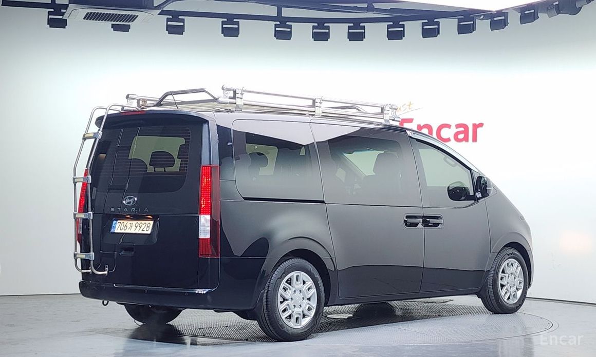  Hyundai Staria