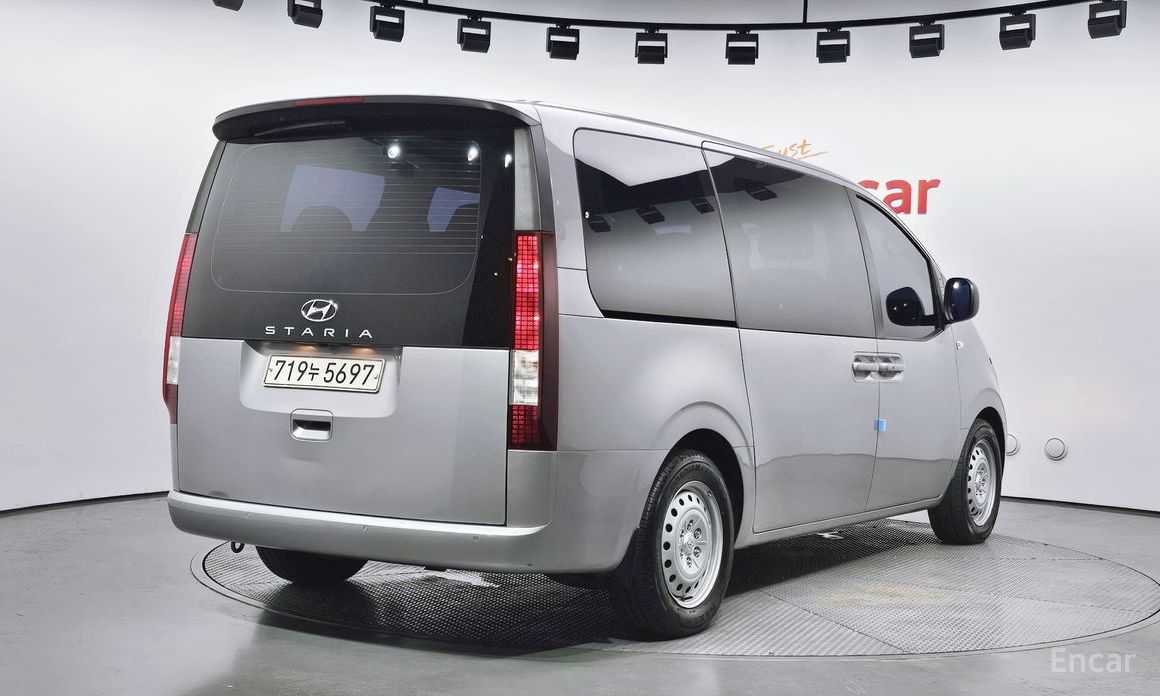  Hyundai Staria