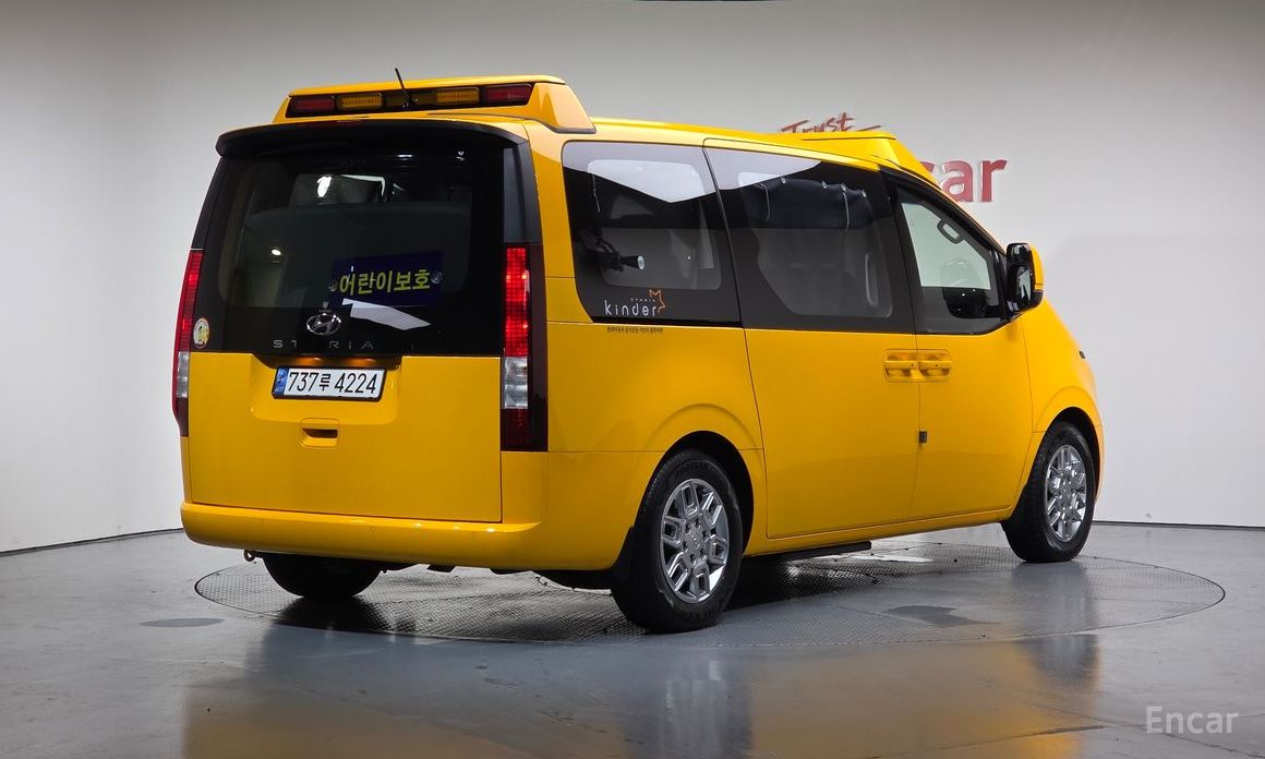  Hyundai Staria