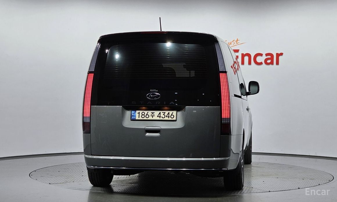  Hyundai Staria