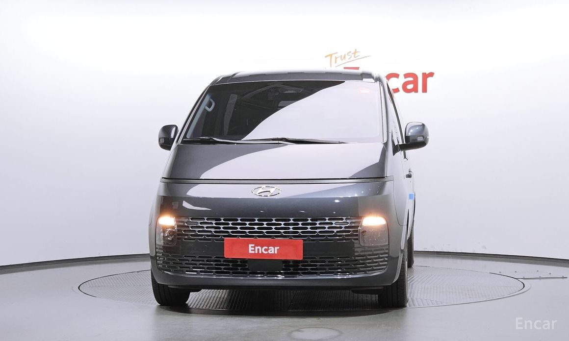  Hyundai Staria