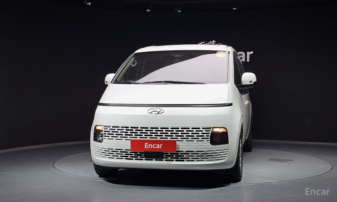  Hyundai Staria