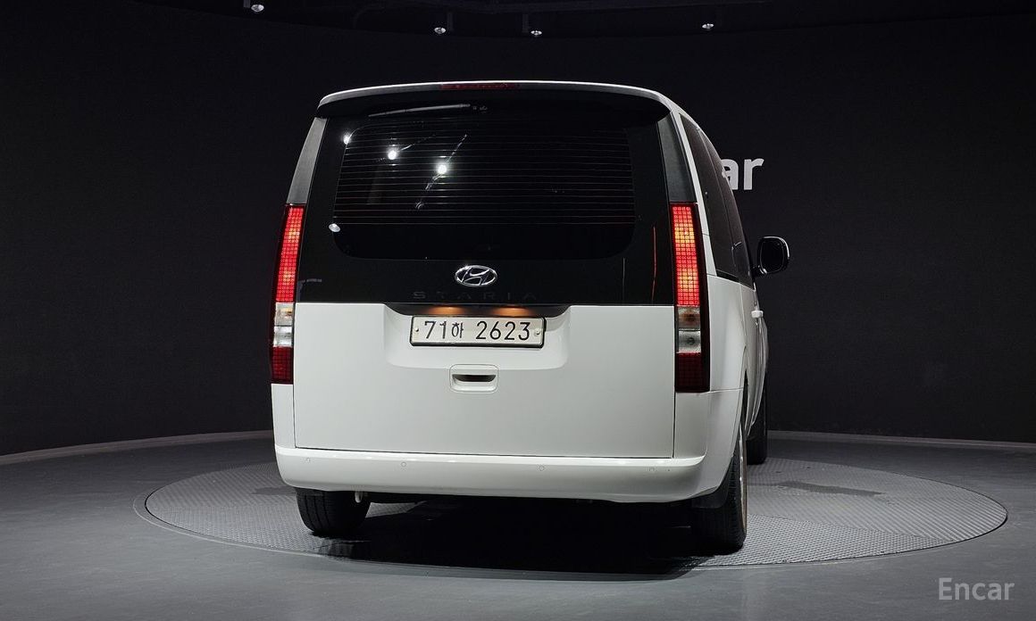  Hyundai Staria