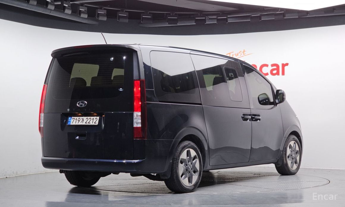  Hyundai Staria
