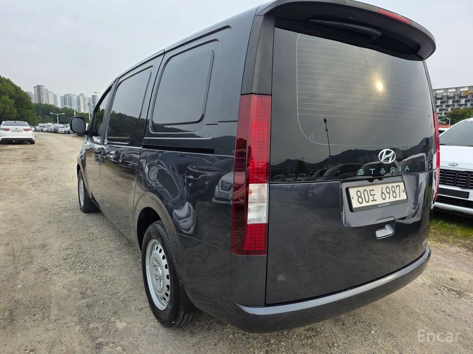  Hyundai Staria